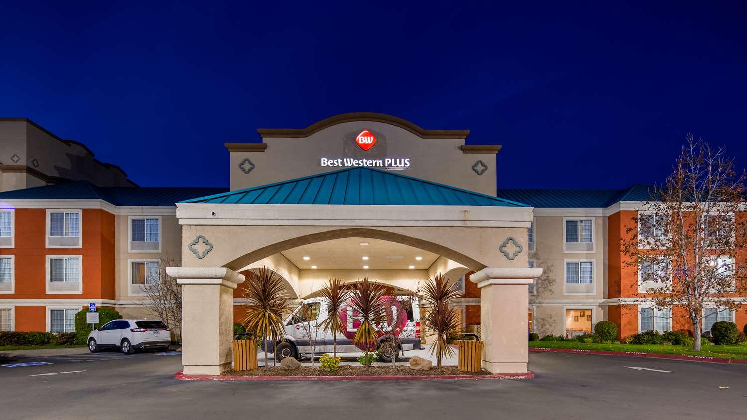 Фото Best Western Plus Airport Inn & Suites