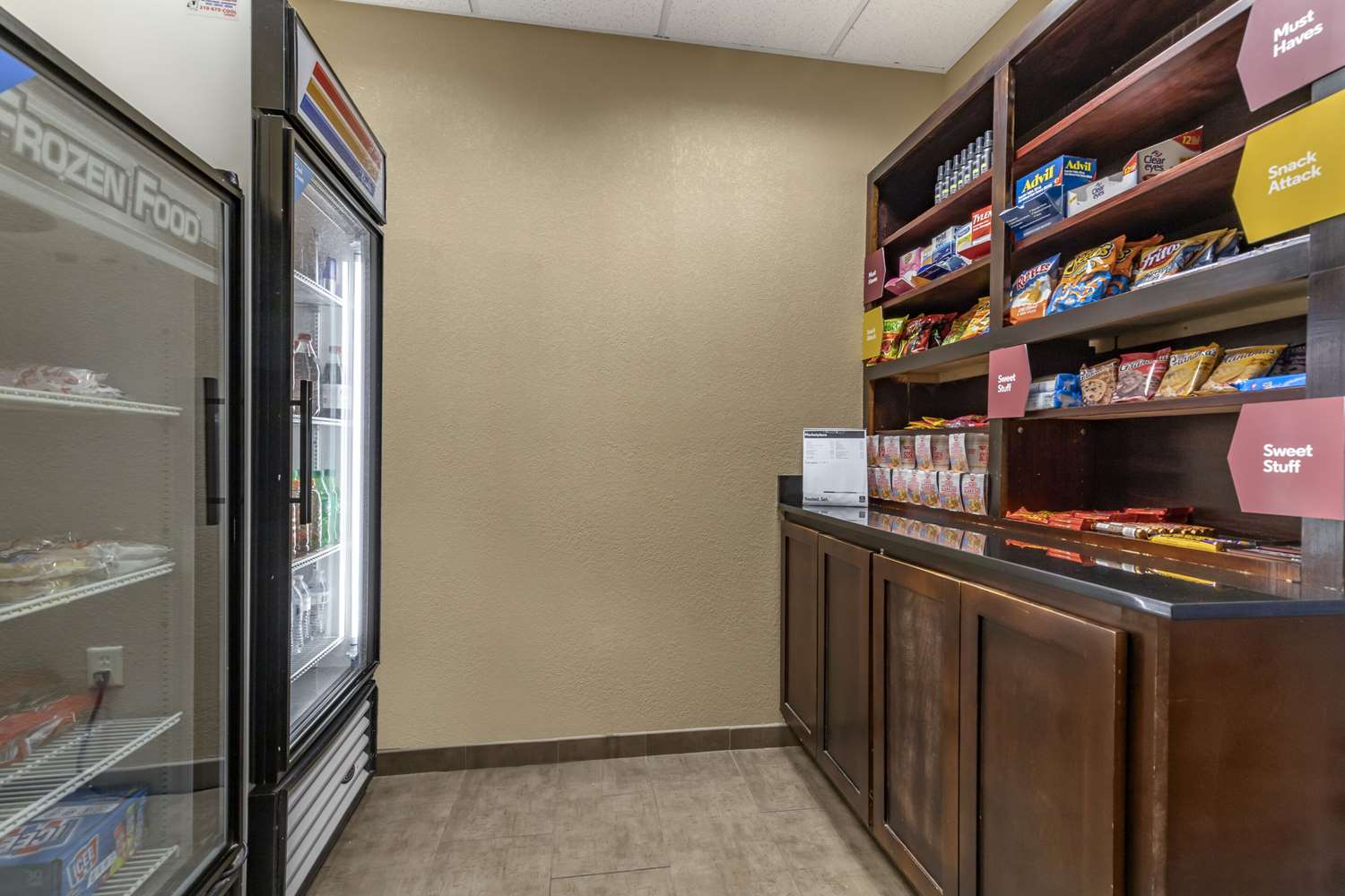 Фото Comfort Suites Medical Center near Six Flags