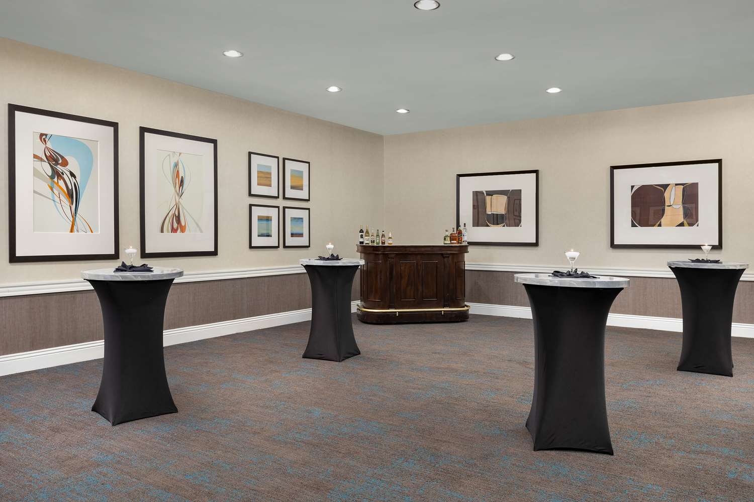 Фото DoubleTree by Hilton Chicago O'Hare Airport - Rosemont