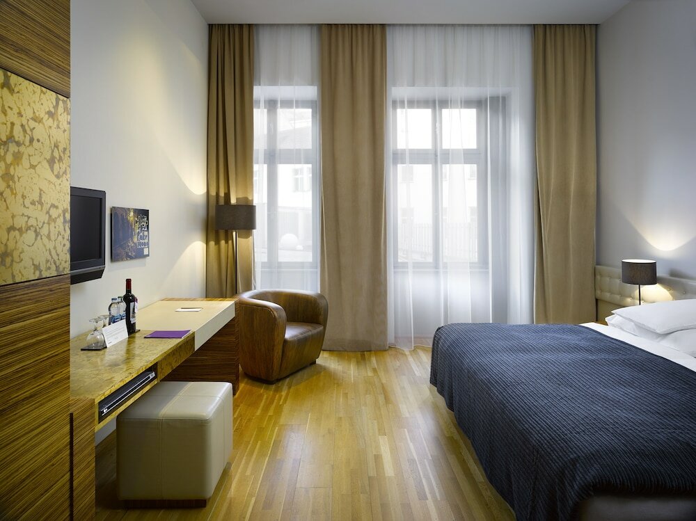 Фото The Icon Hotel & Lounge