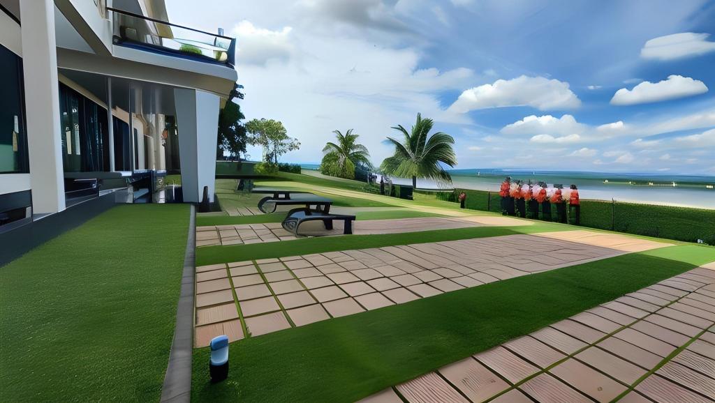 Фото The River Hotel