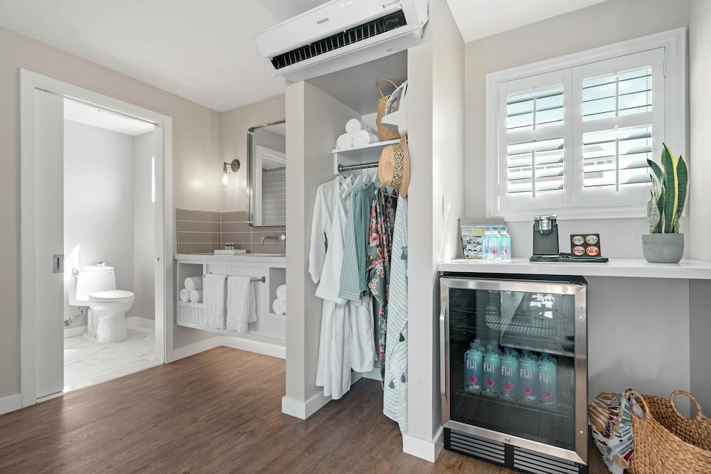 Фото Sea Sprite Oceanfront Hotel