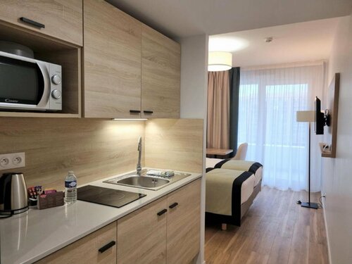 Гостиница Residhome Nice Aéroport во Франции