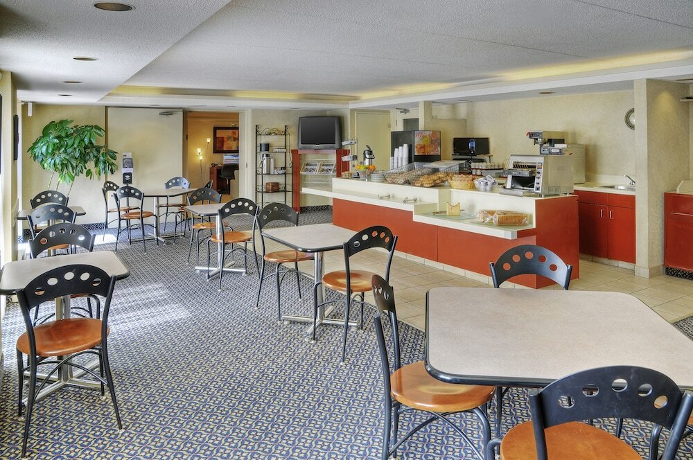 Фото Quality Suites London