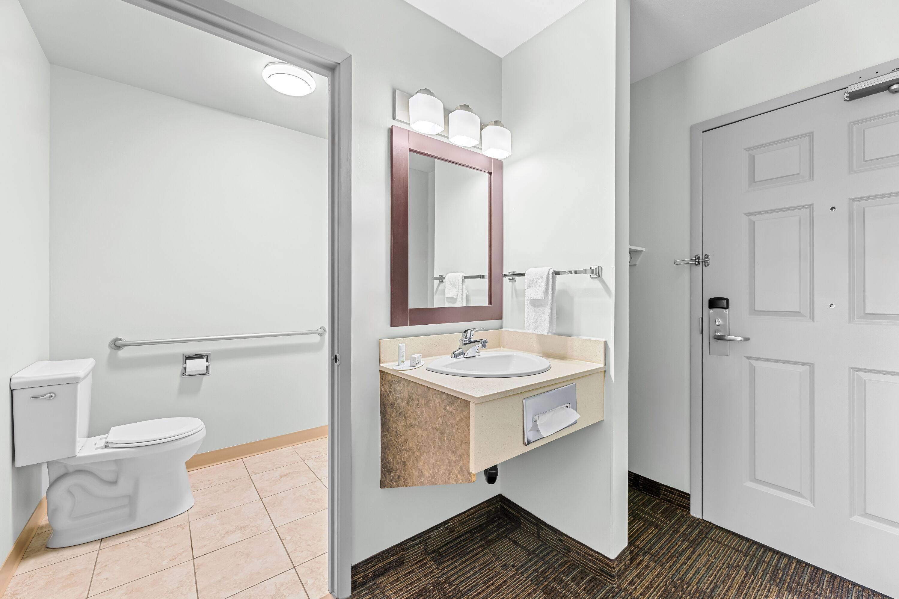 Фото Super 8 by Wyndham Saskatoon Near Saskatoon Airport