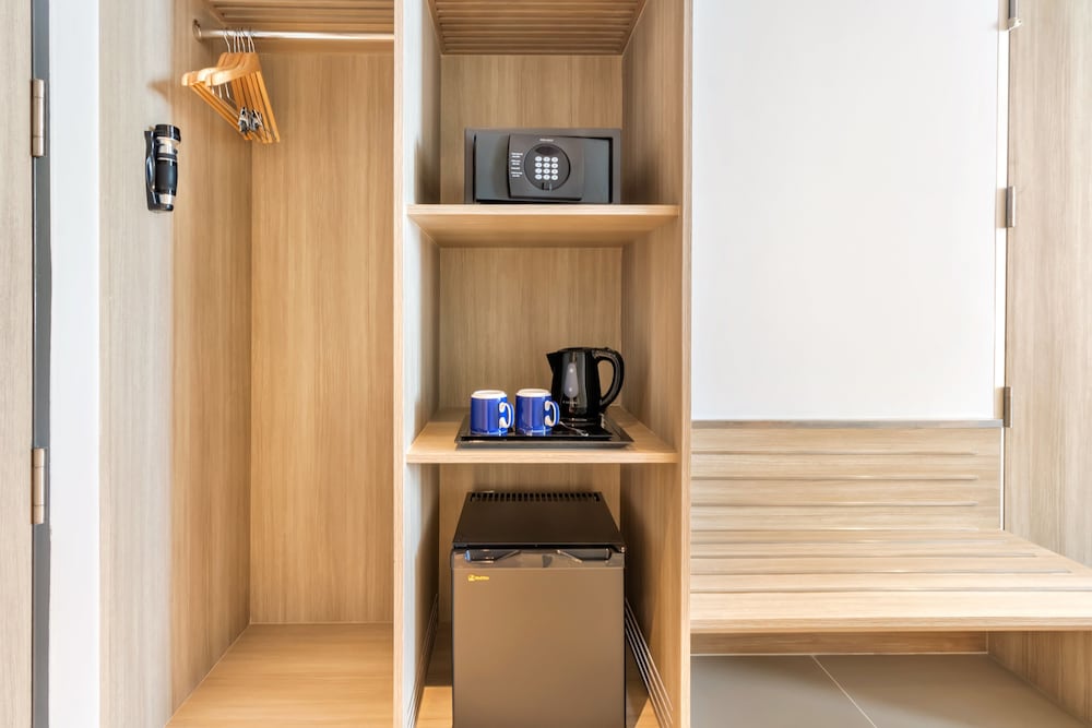 Фото Holiday Inn Express Bangkok Soi Soonvijai