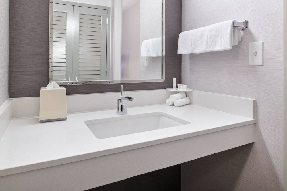 Фото Courtyard by Marriott Chicago Highland Park/Northbrook