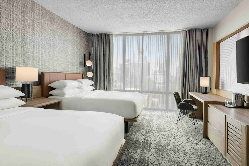 Фото Sheraton Charlotte Hotel