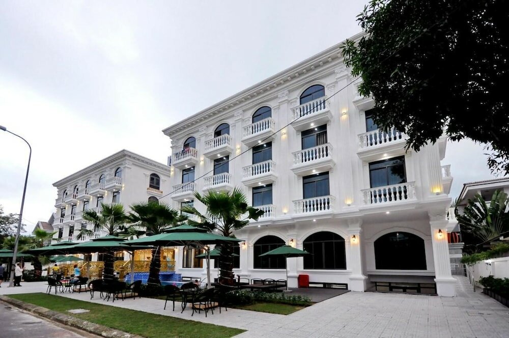 Фото Crown Nguyen Hoang Hotel