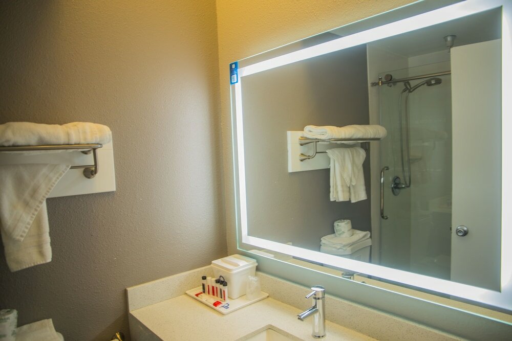 Фото Days Inn by Wyndham Redwood City
