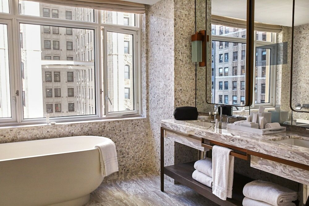 Фото Four Seasons Hotel New York Downtown