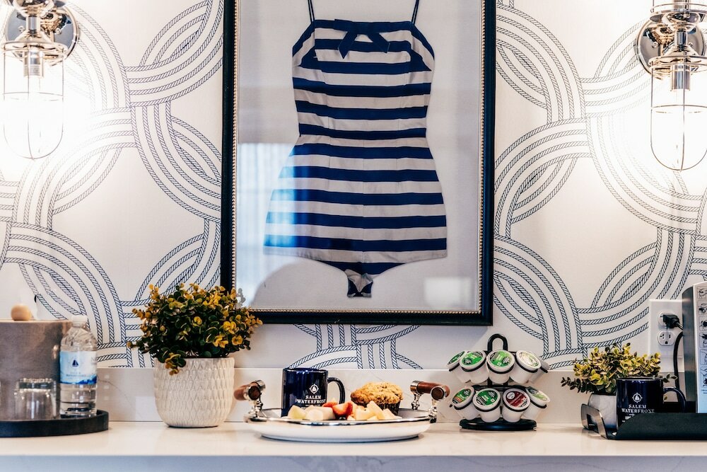 Фото Salem Waterfront Hotel & Suites