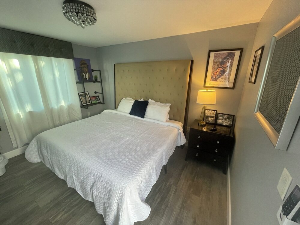 Фото Dunns Josephine Hotel