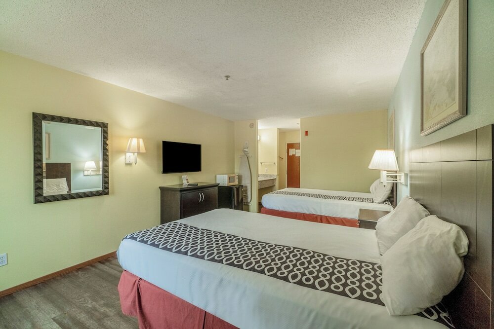 Фото Fairway Inn La Porte