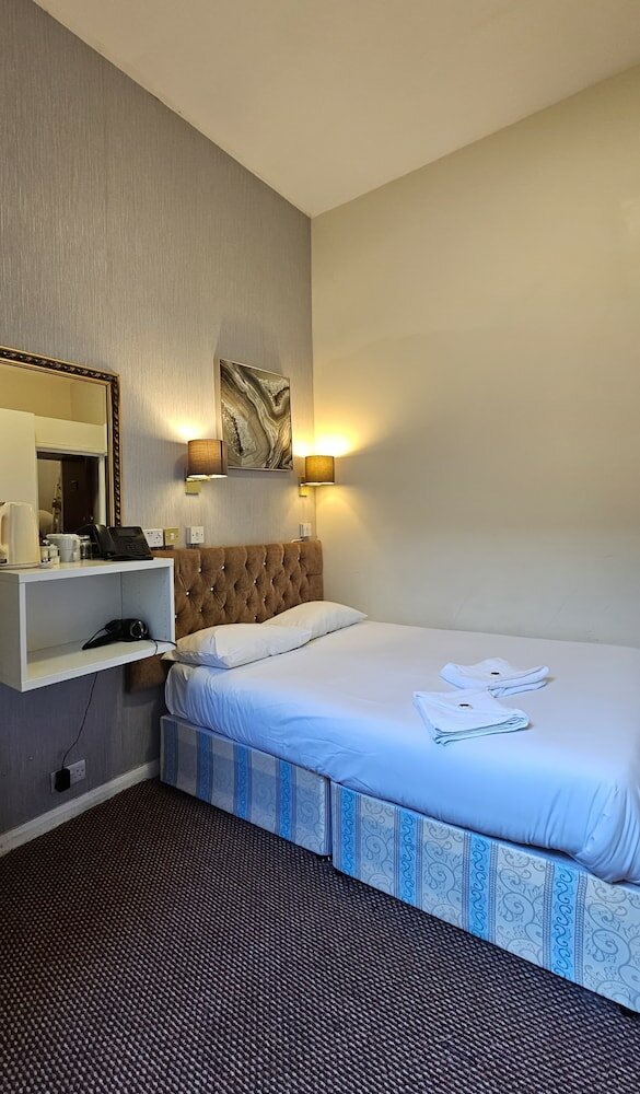 Фото Hyde Park Court Hotel