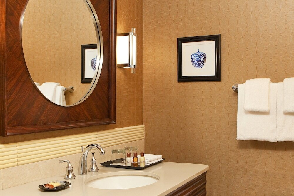 Фото Sheraton Portsmouth Harborside Hotel