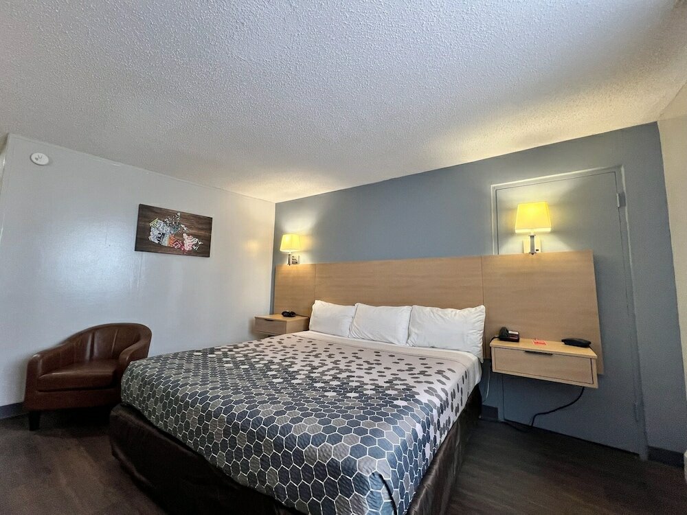 Фото Econo Lodge Motel Village