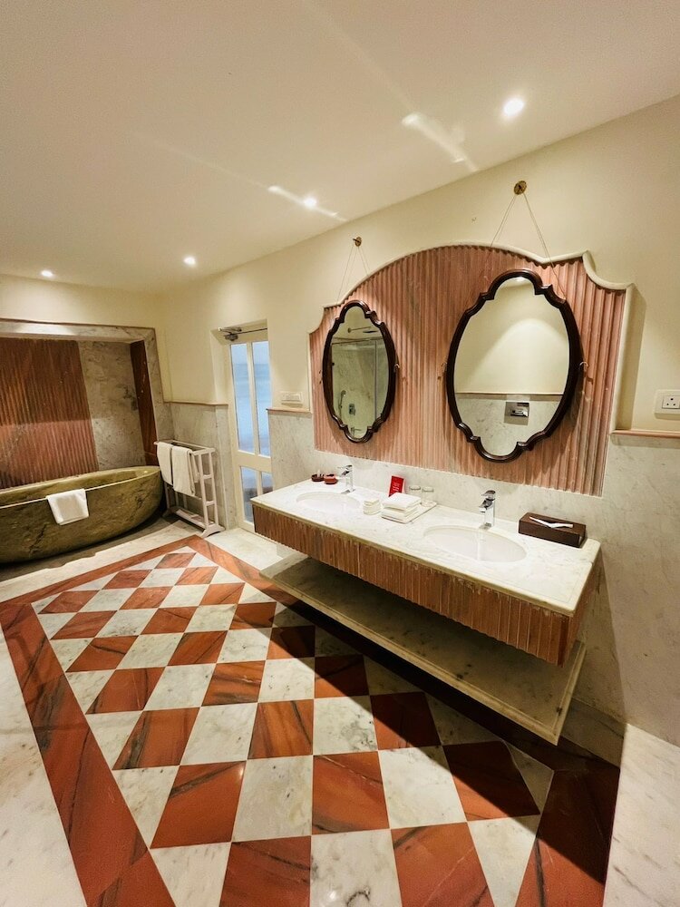 Фото Shikarbadi Hotel