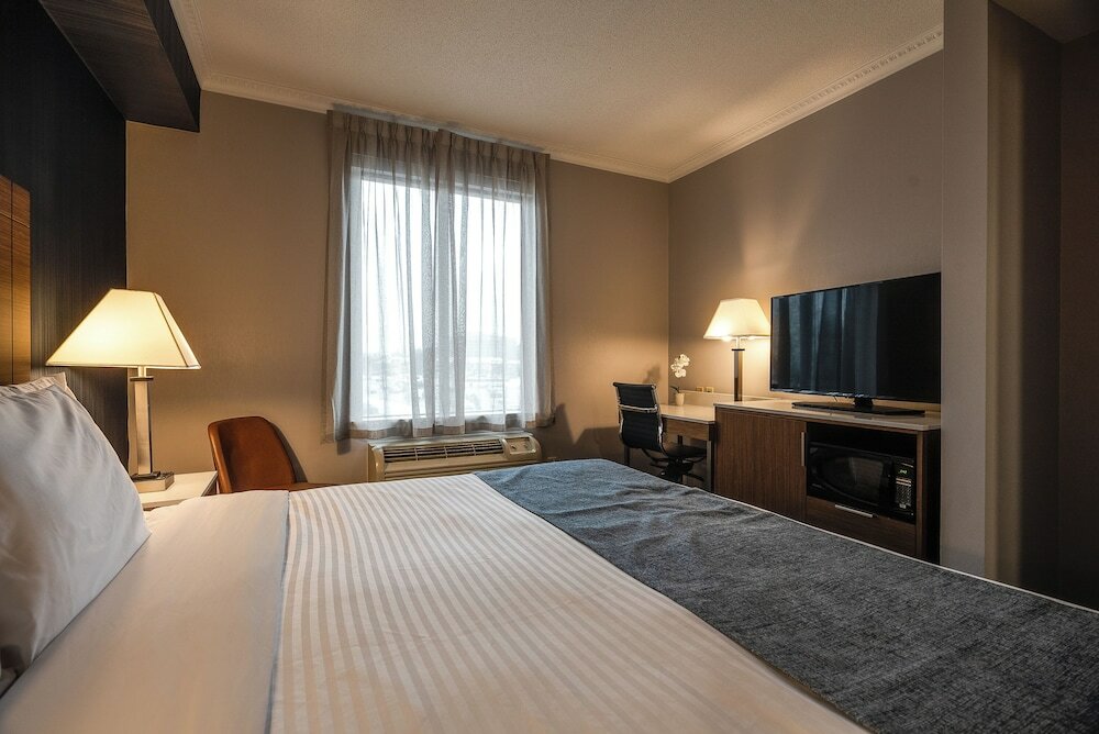 Фото Monte Carlo Inn Toronto West Suites
