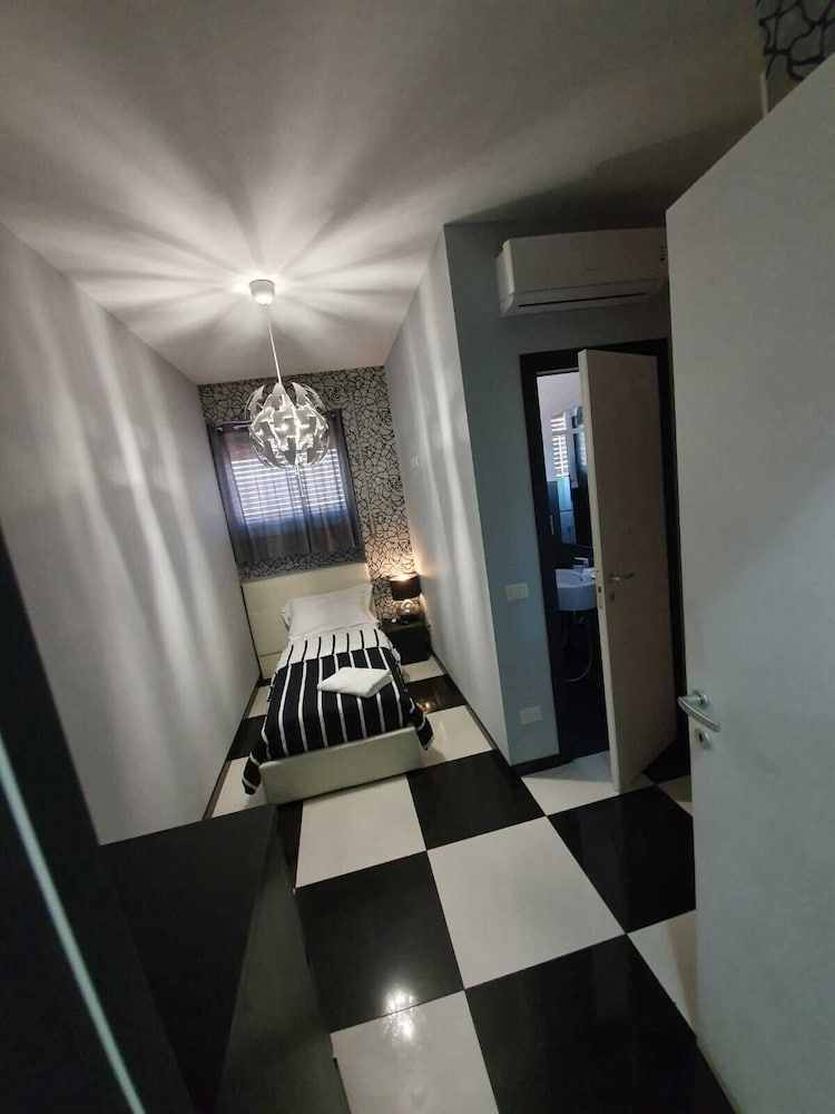 Фото Black & White G&g