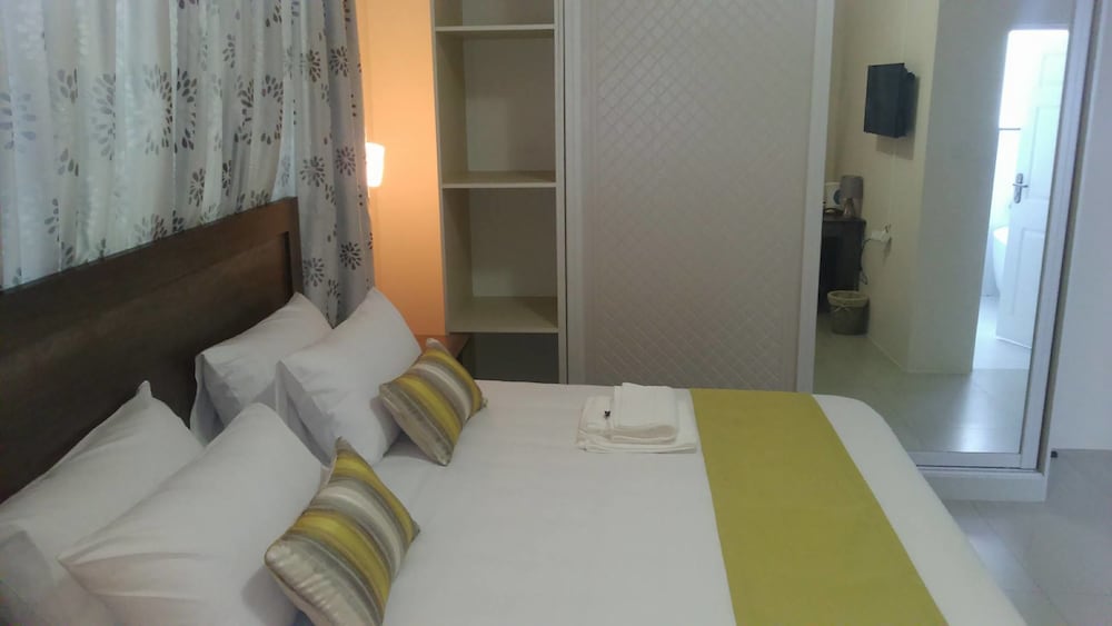 Фото First Avenue Guest House