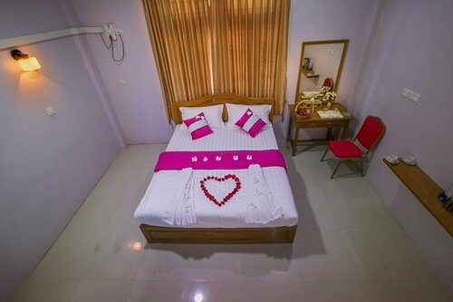 Гостиница Golden Dragon Hotel в Пьи