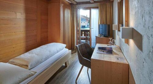 Гостиница Hotel Alphorn Gstaad GmbH в Гштаде