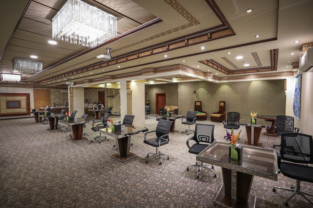 Фото Meral Crown Hotel