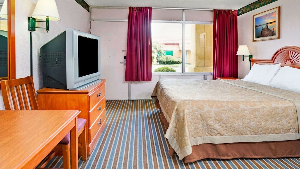 Фото Magnuson Hotel Jacksonville Downtown