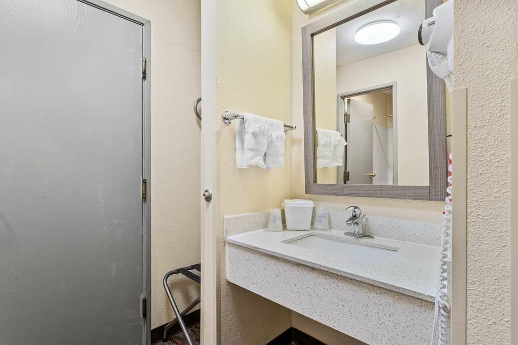 Фото SureStay Hotel by Best Western Albuquerque Midtown