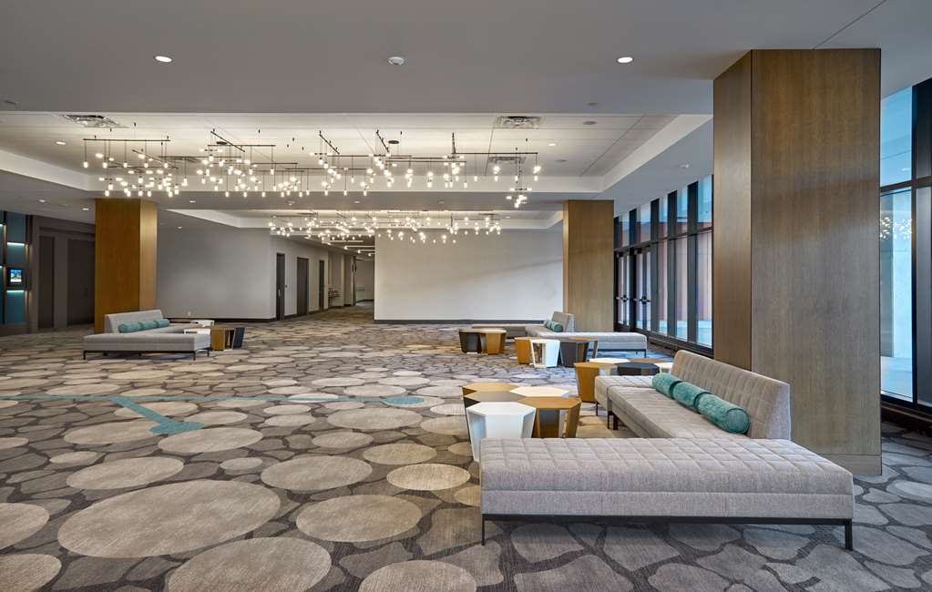 Фото Hilton Des Moines Downtown