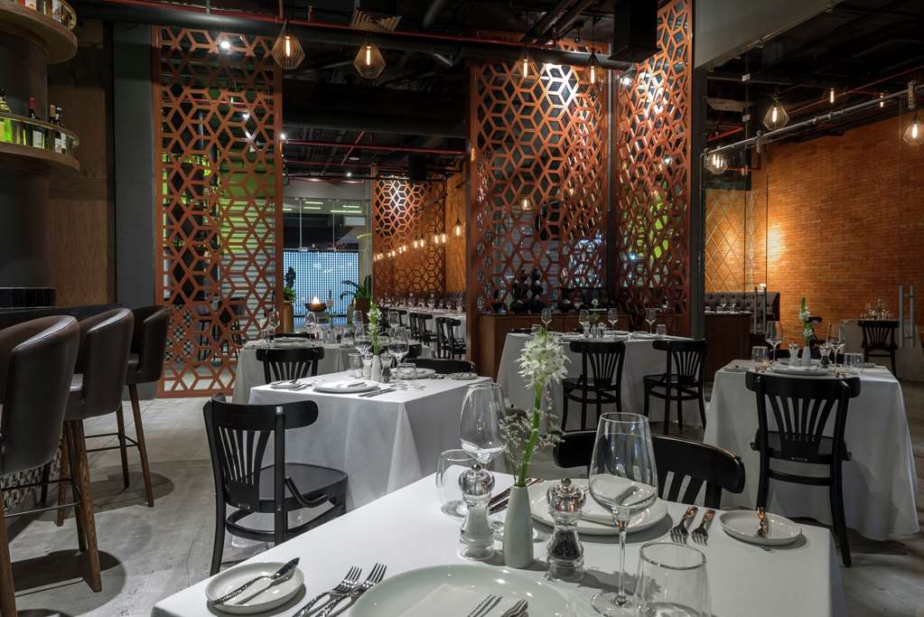 Фото Апартаменты The Fives Downtown Hotel & Residences, Curio Collection by Hilton