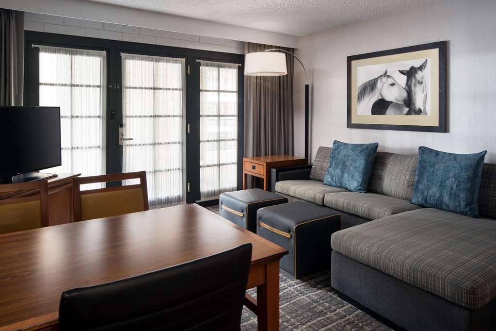 Фото Embassy Suites by Hilton Austin Central