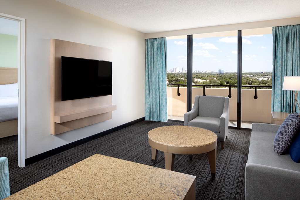 Фото Embassy Suites by Hilton Tampa Airport Westshore