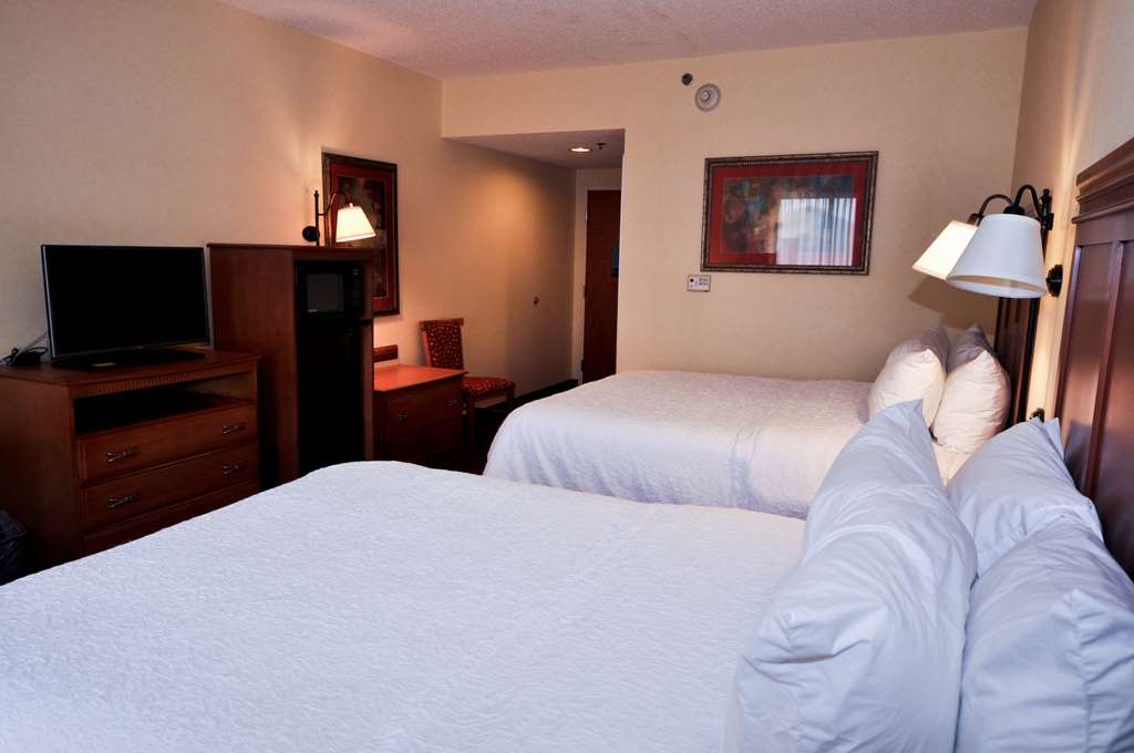 Фото Hampton Inn & Suites Louisville East