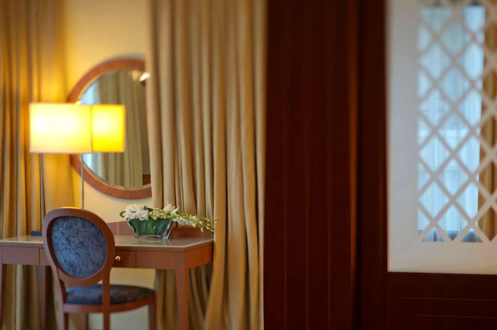 Фото Radisson Blu Martinez Hotel, Beirut