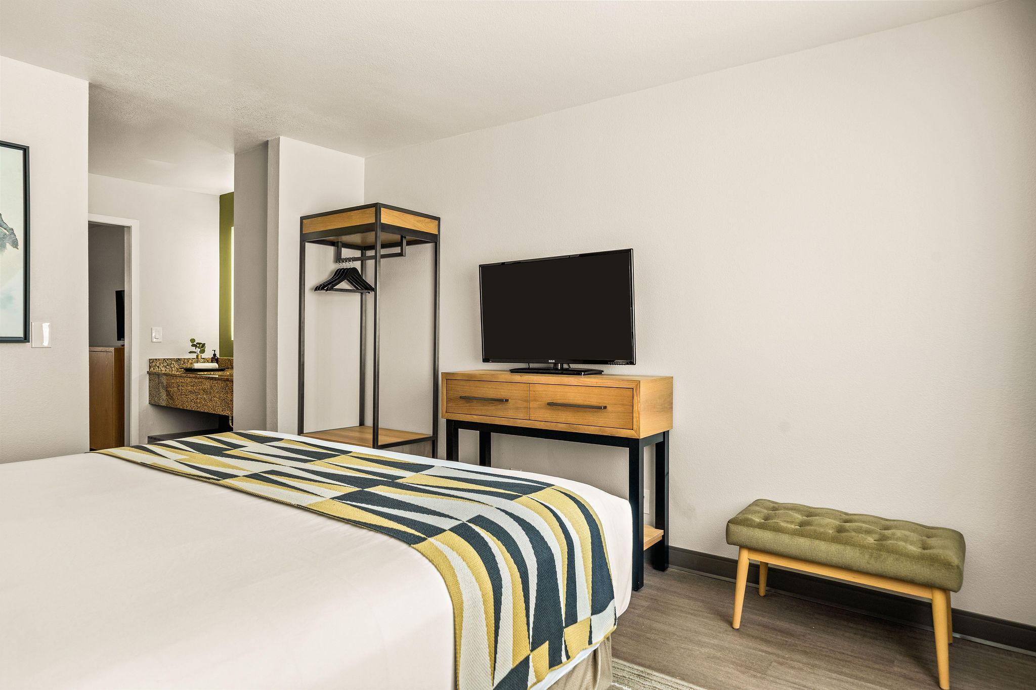 Фото Oxford Suites Redding