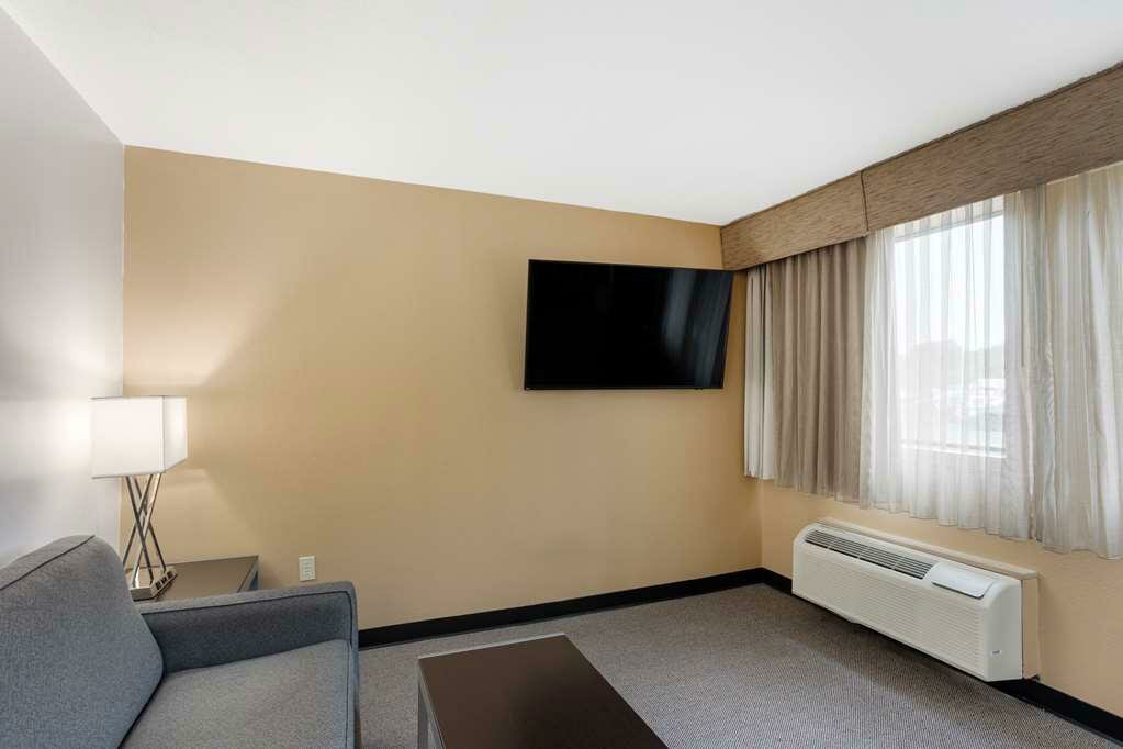 Фото Best Western Plus Reading Inn & Suites