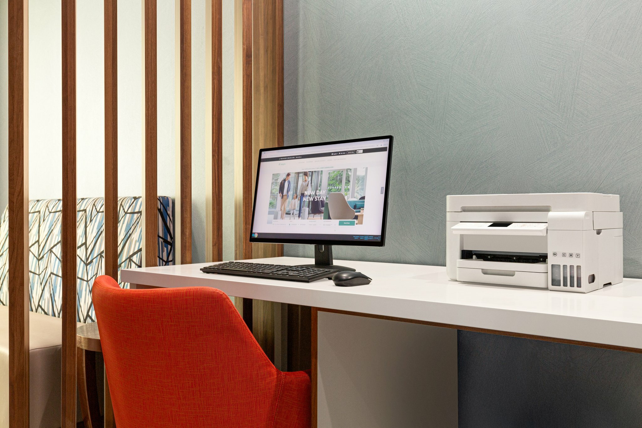 Фото Holiday Inn Express and Suites Bakersfield Central, an Ihg Hotel