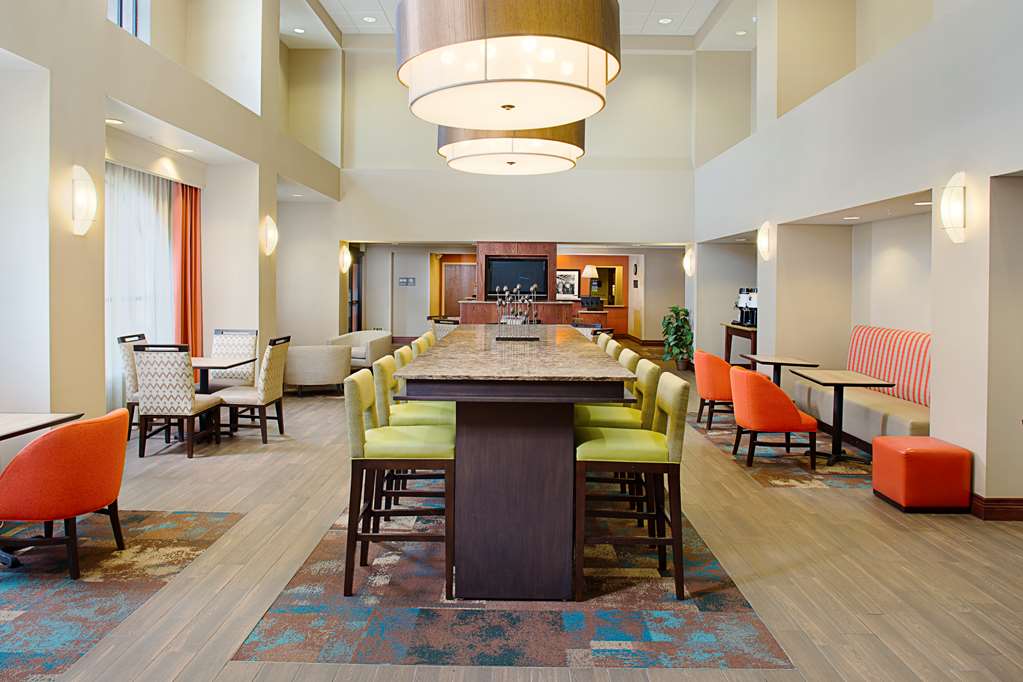 Фото Hampton Inn & Suites Lancaster