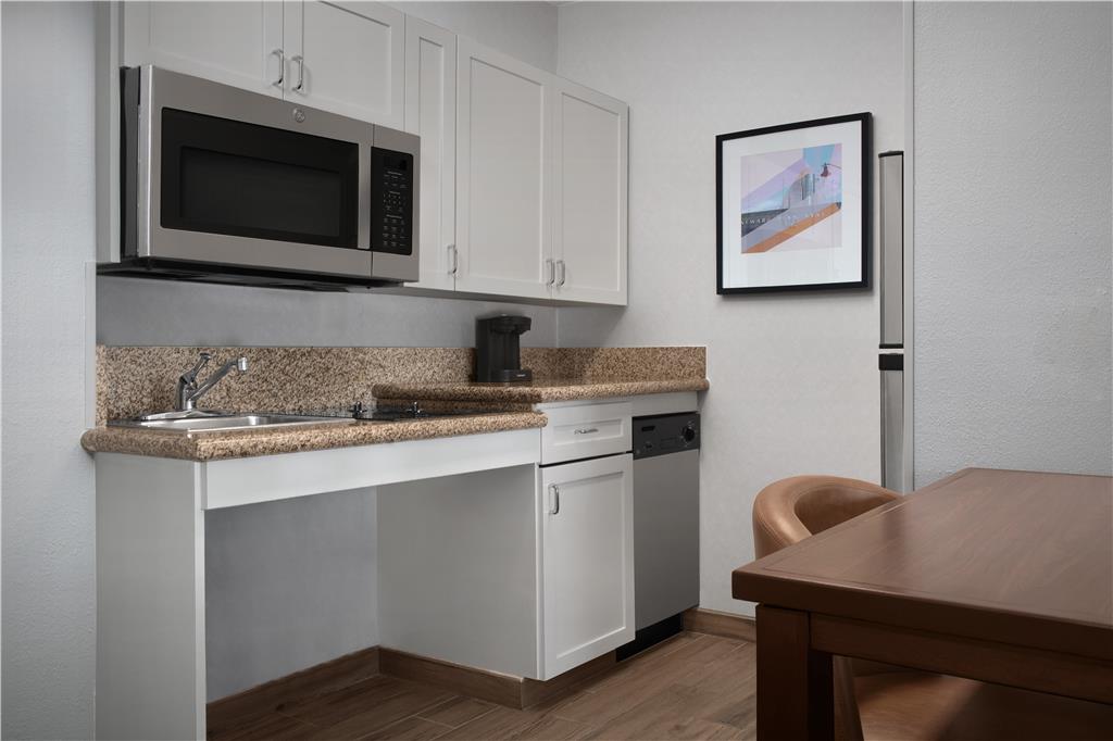 Фото Homewood Suites by Hilton Newark-Cranford