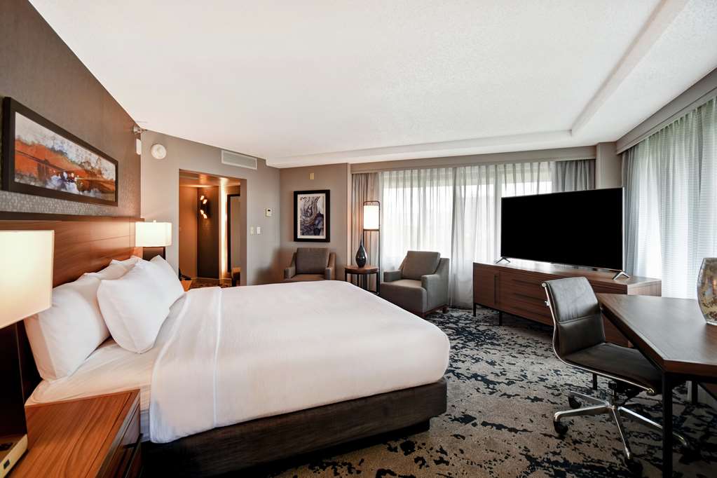 Фото Embassy Suites Omaha - Downtown/Old Market