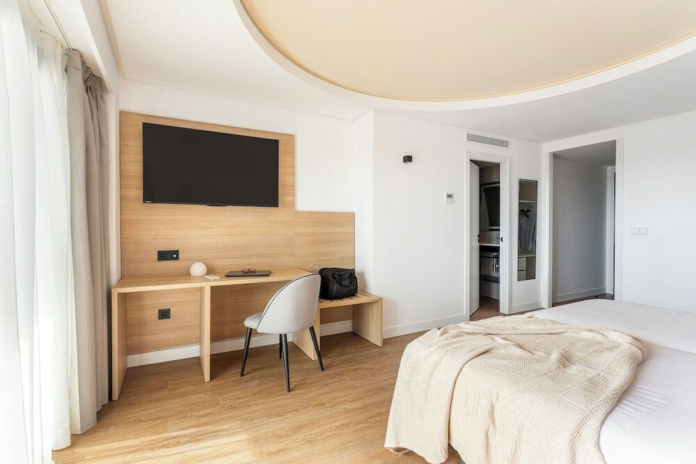 Фото Hotel Plaza Sevilla