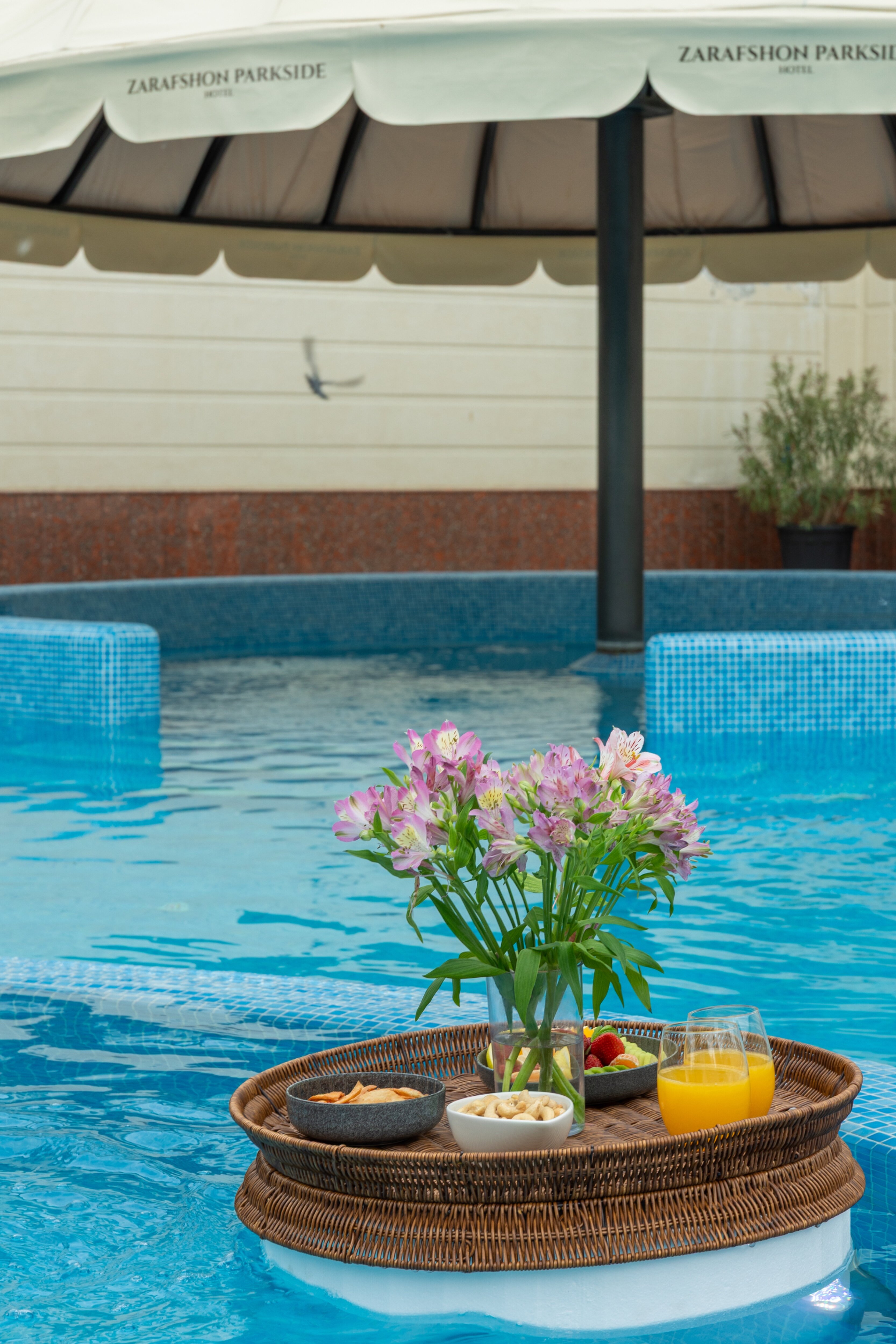 Фото Zarafshon Parkside Hotel