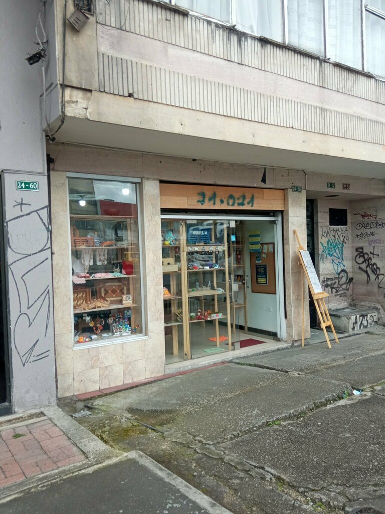 Art workshop Montes, Bogota, photo