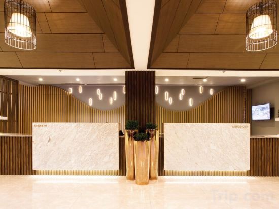 Фото The Marison Hotel