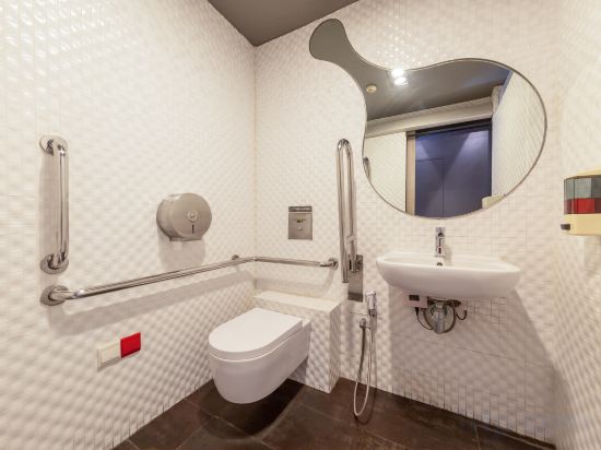 Фото Bluewaters Female-Only Hostel