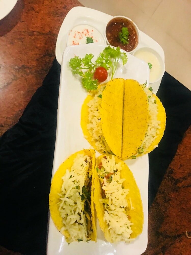 Фото The Manor Hotel