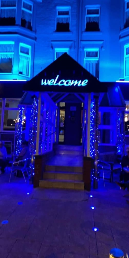 Фото Lyndene Hotel