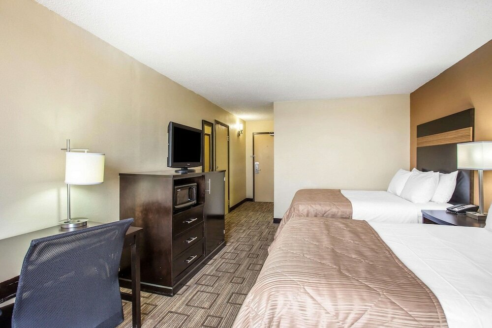 Фото Clarion Hotel Fort Mill Near Amusement Park